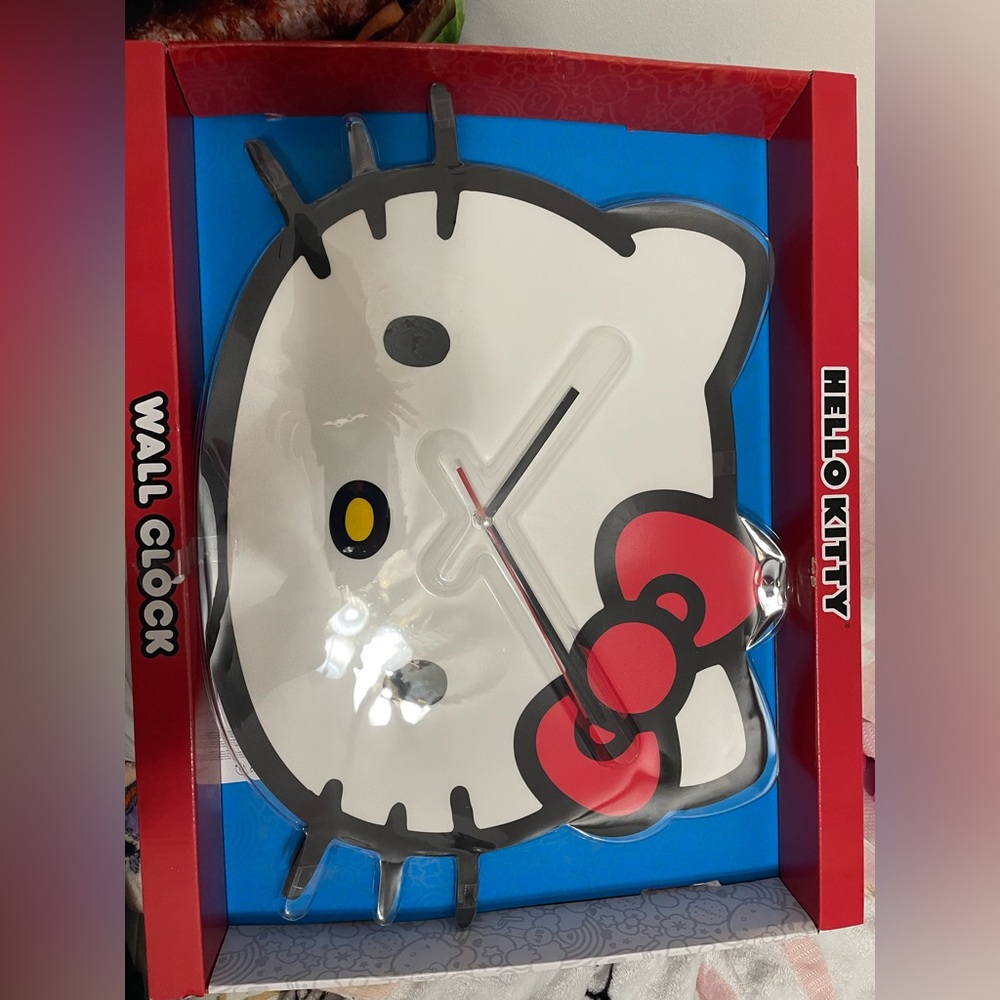 Hello kitty wall clock